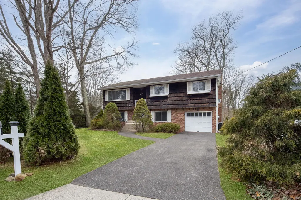 25a Winthrop Drive Woodbury NY 11797