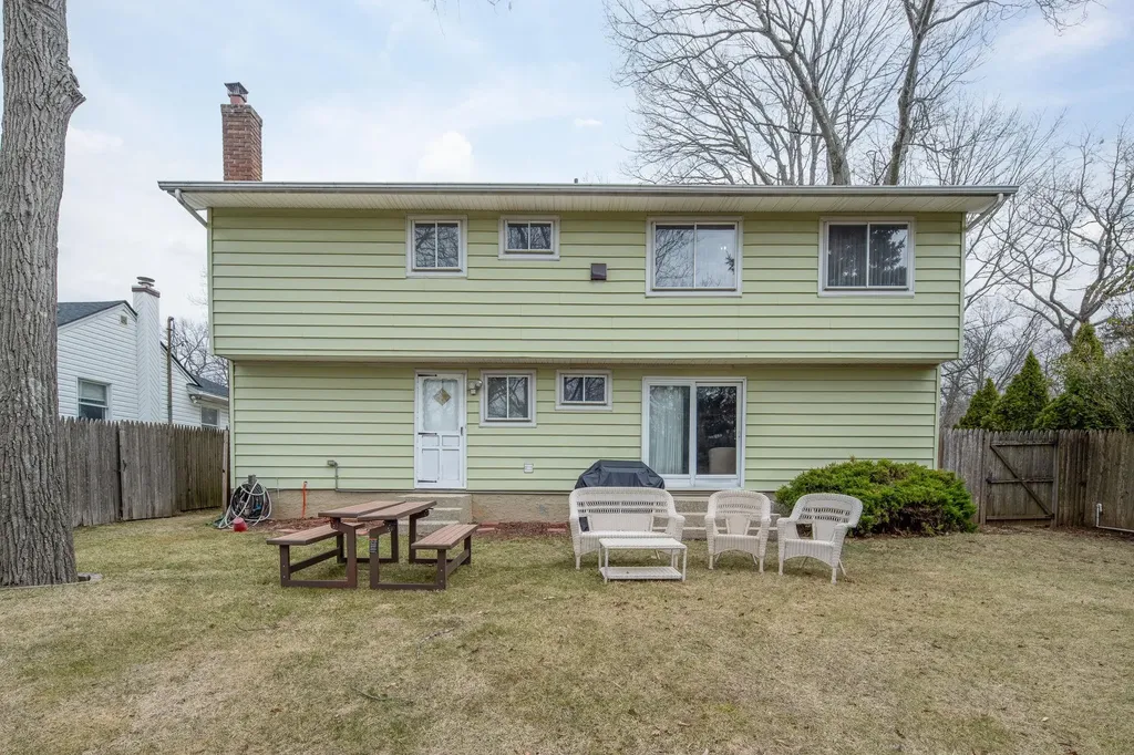 25a Winthrop Drive Woodbury NY 11797