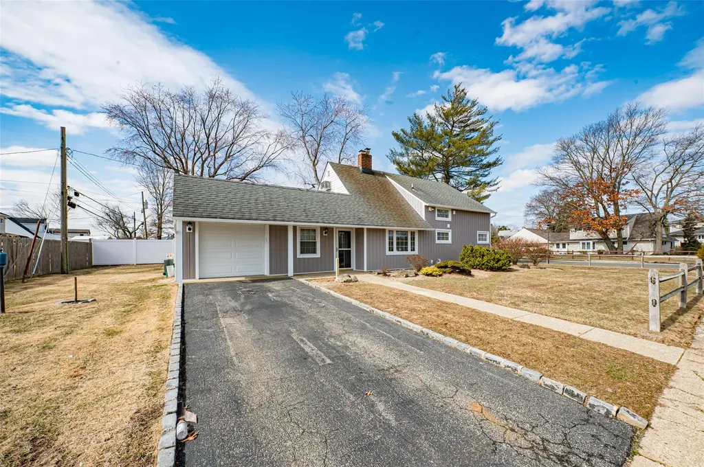351 Duckpond Drive E Wantagh NY 11793