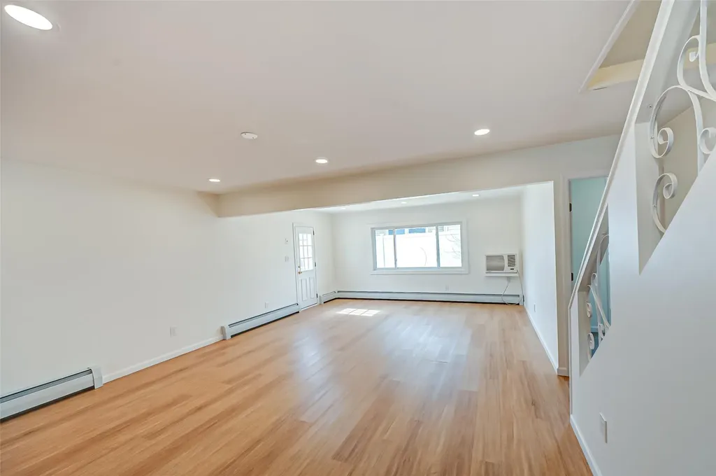 351 Duckpond Drive E Wantagh NY 11793