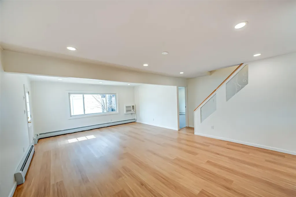 351 Duckpond Drive E Wantagh NY 11793