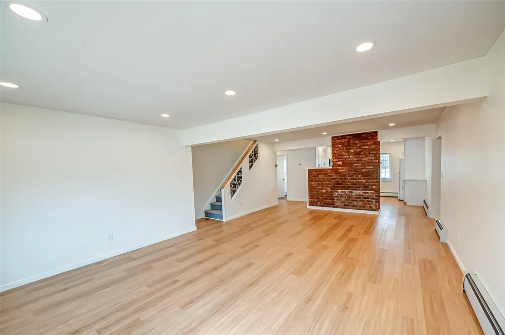 351 Duckpond Drive E Wantagh NY 11793