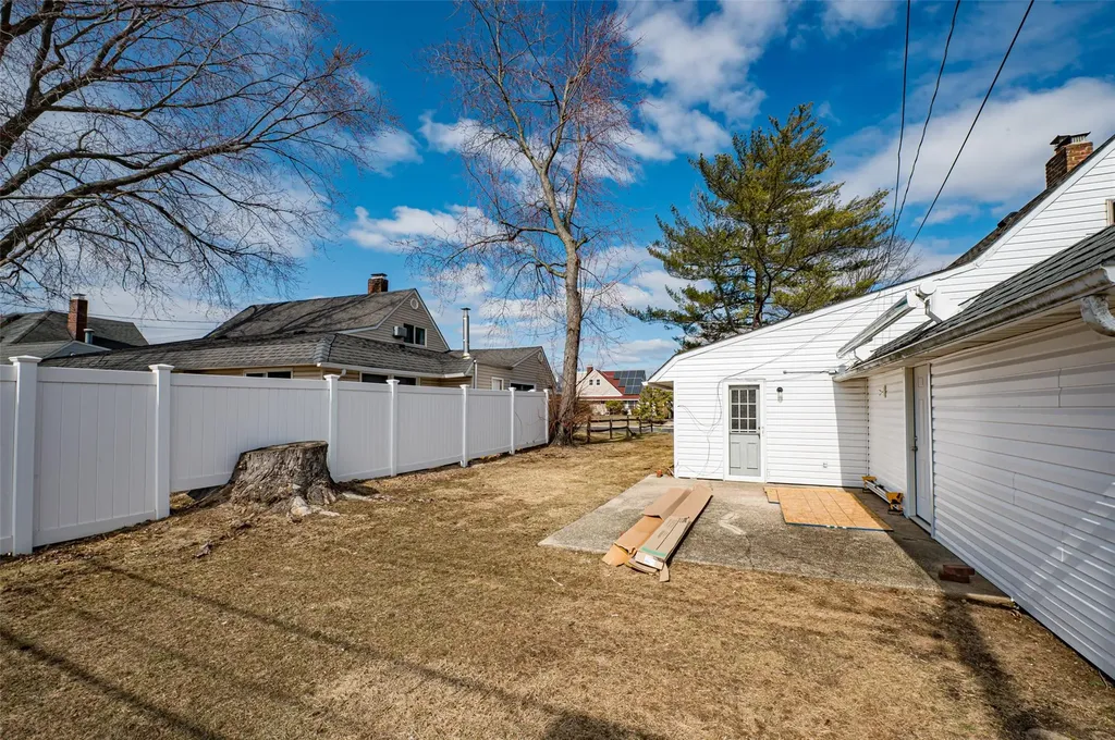 351 Duckpond Drive E Wantagh NY 11793