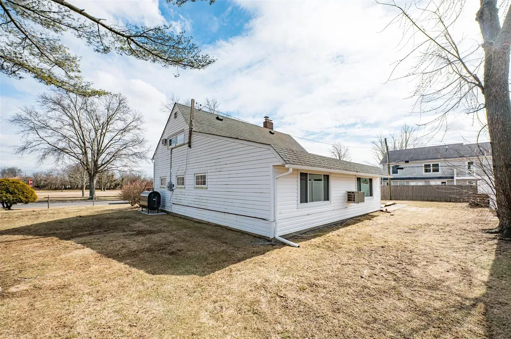 351 Duckpond Drive E Wantagh NY 11793