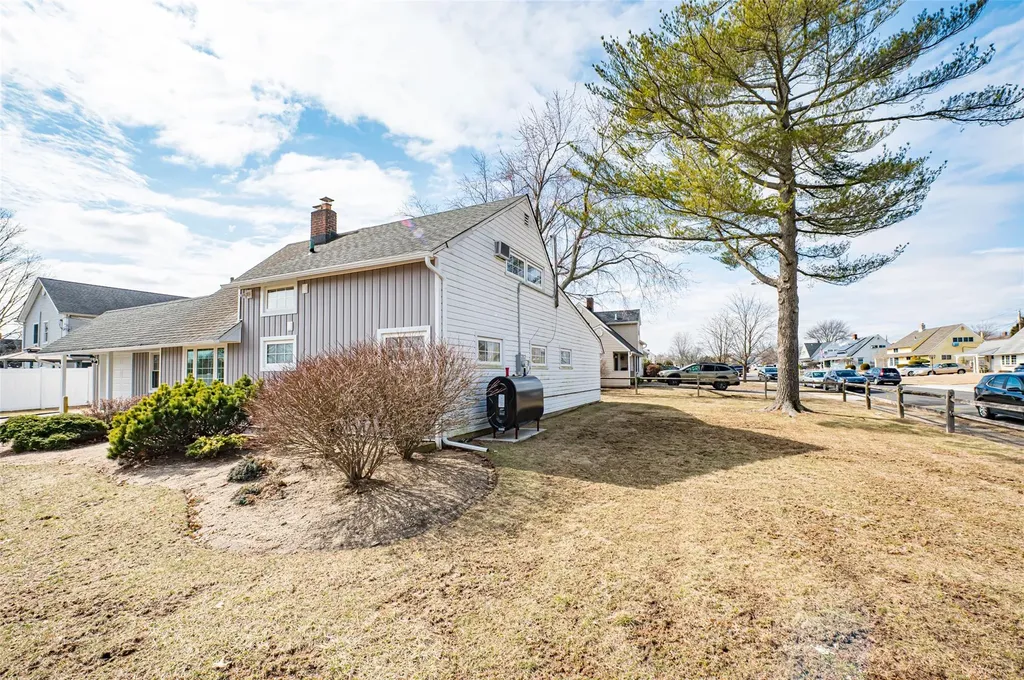 351 Duckpond Drive E Wantagh NY 11793