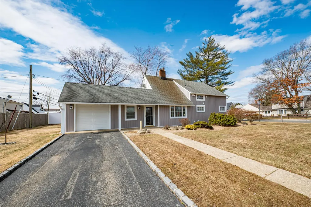351 Duckpond Drive E Wantagh NY 11793