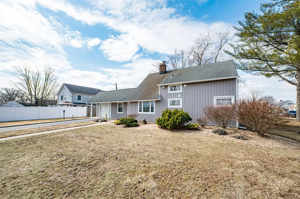 351 Duckpond Drive E Wantagh NY 11793
