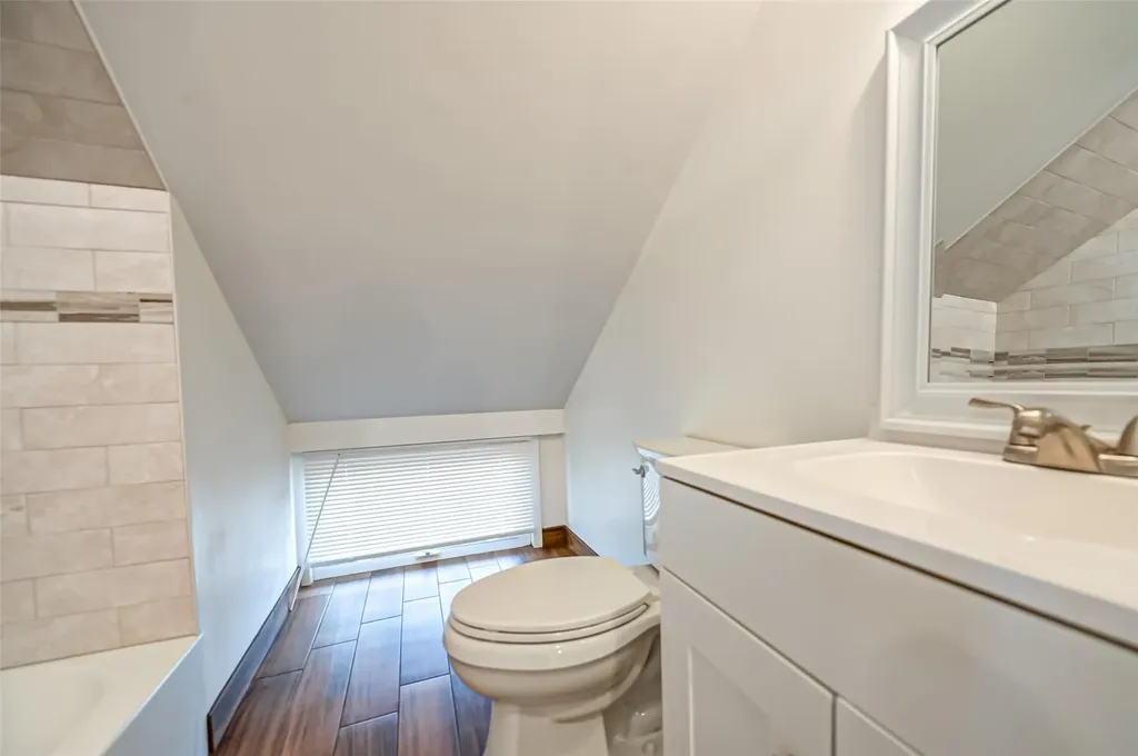 351 Duckpond Drive E Wantagh NY 11793