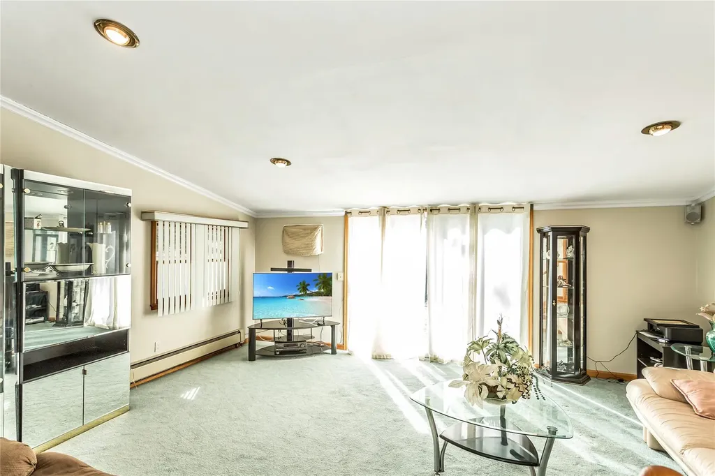 109 Nassau Drive Albertson NY 11507