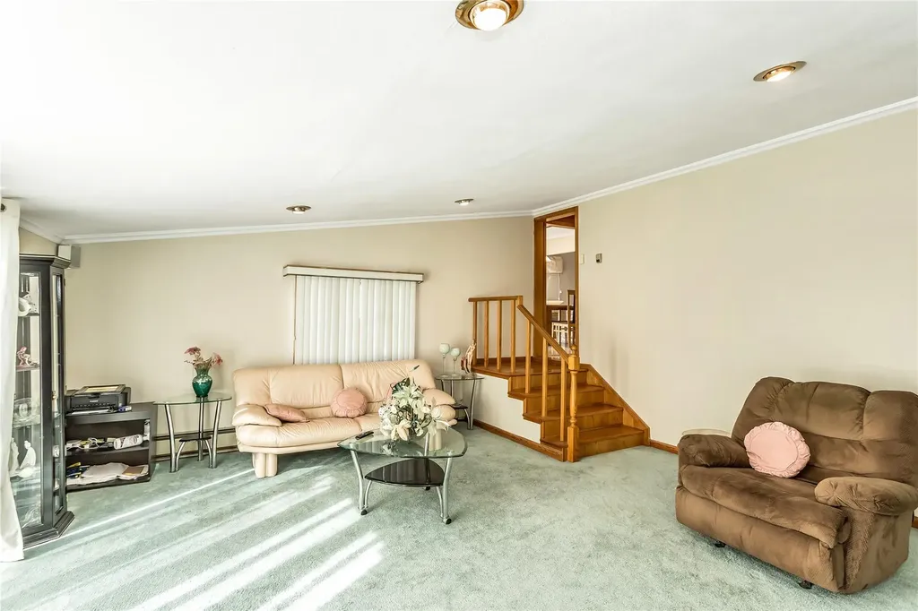 109 Nassau Drive Albertson NY 11507