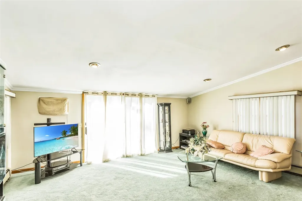 109 Nassau Drive Albertson NY 11507