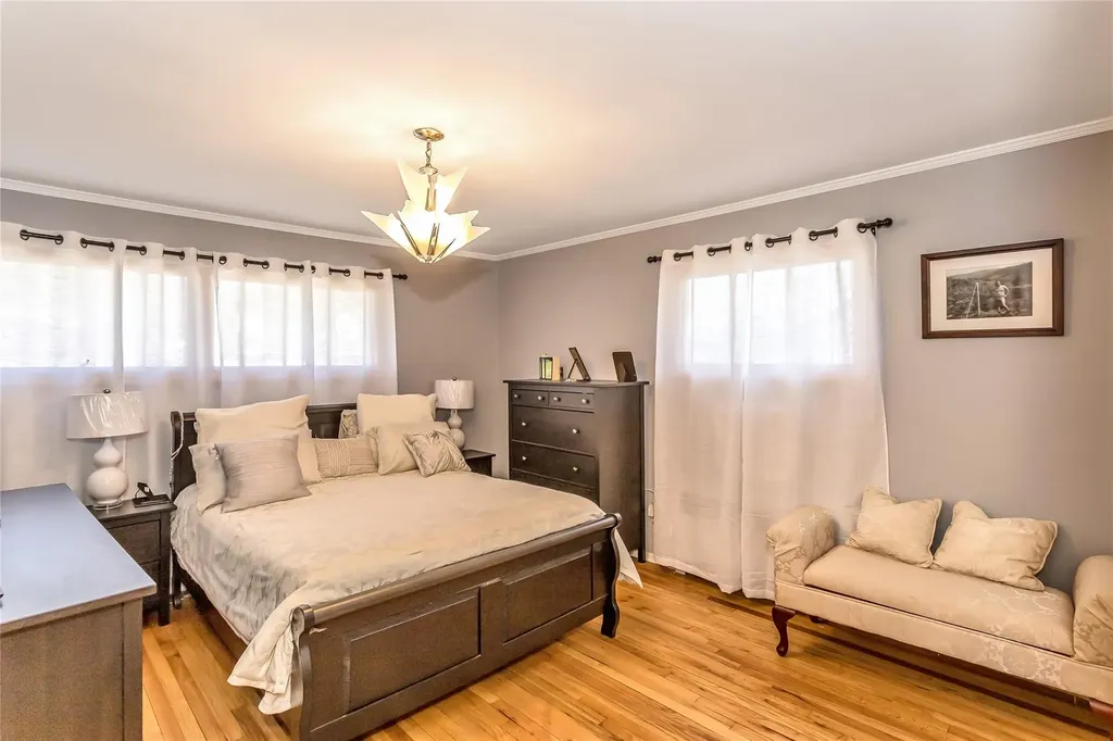109 Nassau Drive Albertson NY 11507