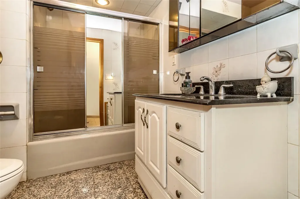 109 Nassau Drive Albertson NY 11507
