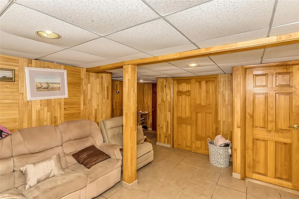 109 Nassau Drive Albertson NY 11507
