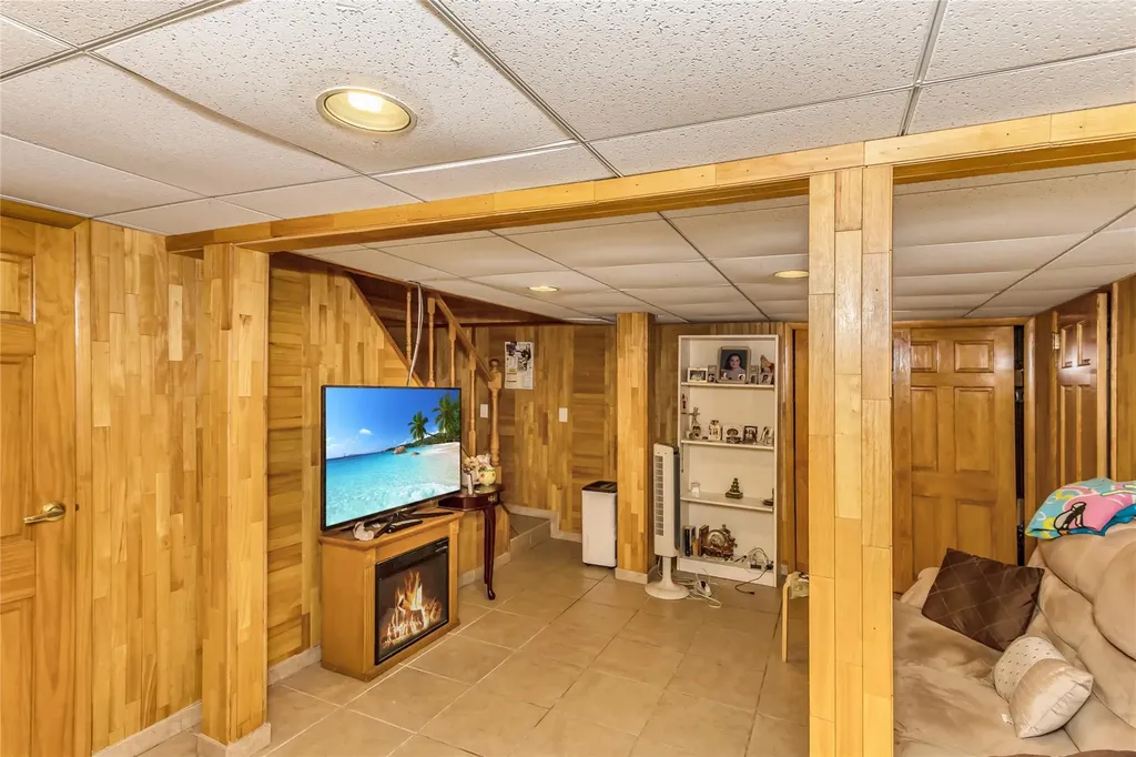 109 Nassau Drive Albertson NY 11507