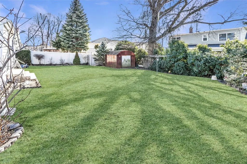 109 Nassau Drive Albertson NY 11507