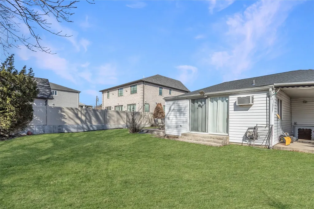 109 Nassau Drive Albertson NY 11507
