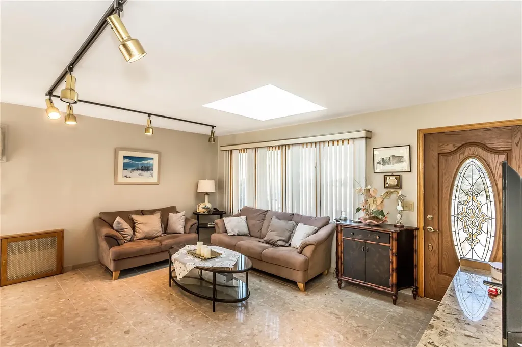 109 Nassau Drive Albertson NY 11507