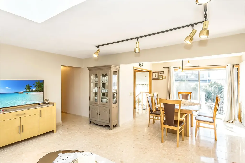 109 Nassau Drive Albertson NY 11507