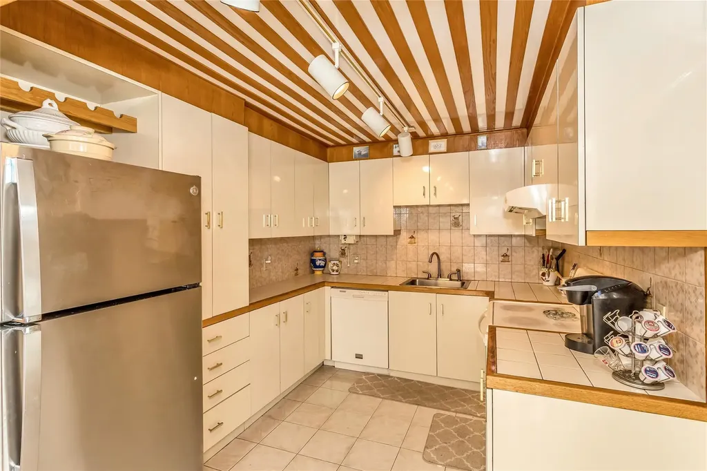 109 Nassau Drive Albertson NY 11507