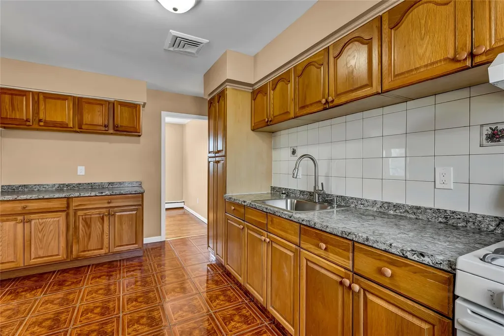 63 Remsen Avenue Hempstead NY 11550