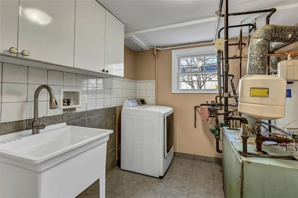 63 Remsen Avenue Hempstead NY 11550