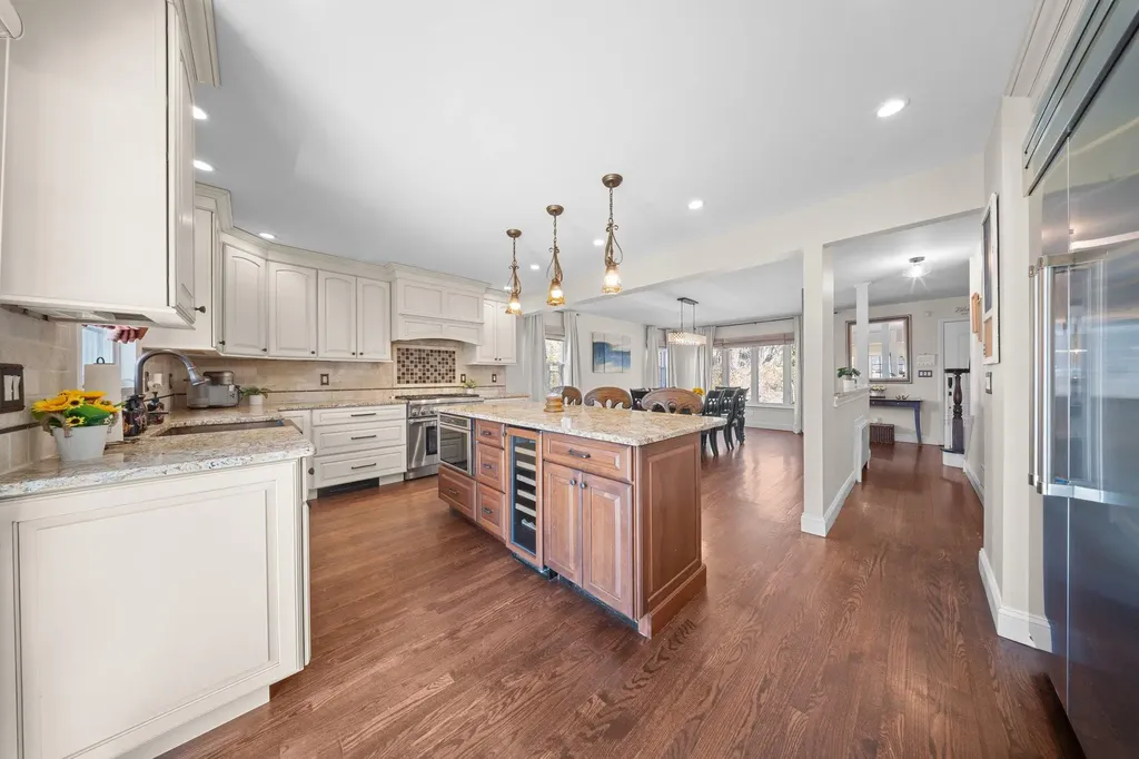 27 Crandall Drive Mineola NY 11501