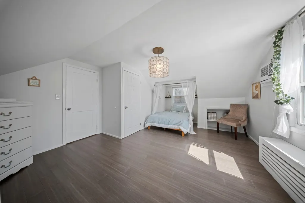 27 Crandall Drive Mineola NY 11501