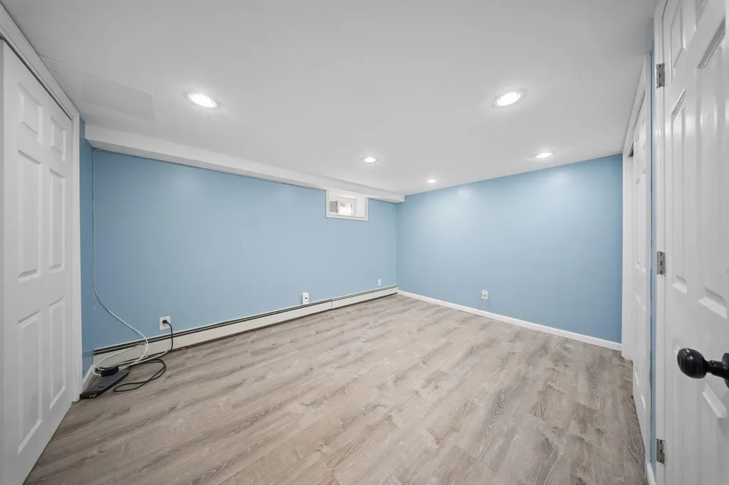 27 Crandall Drive Mineola NY 11501