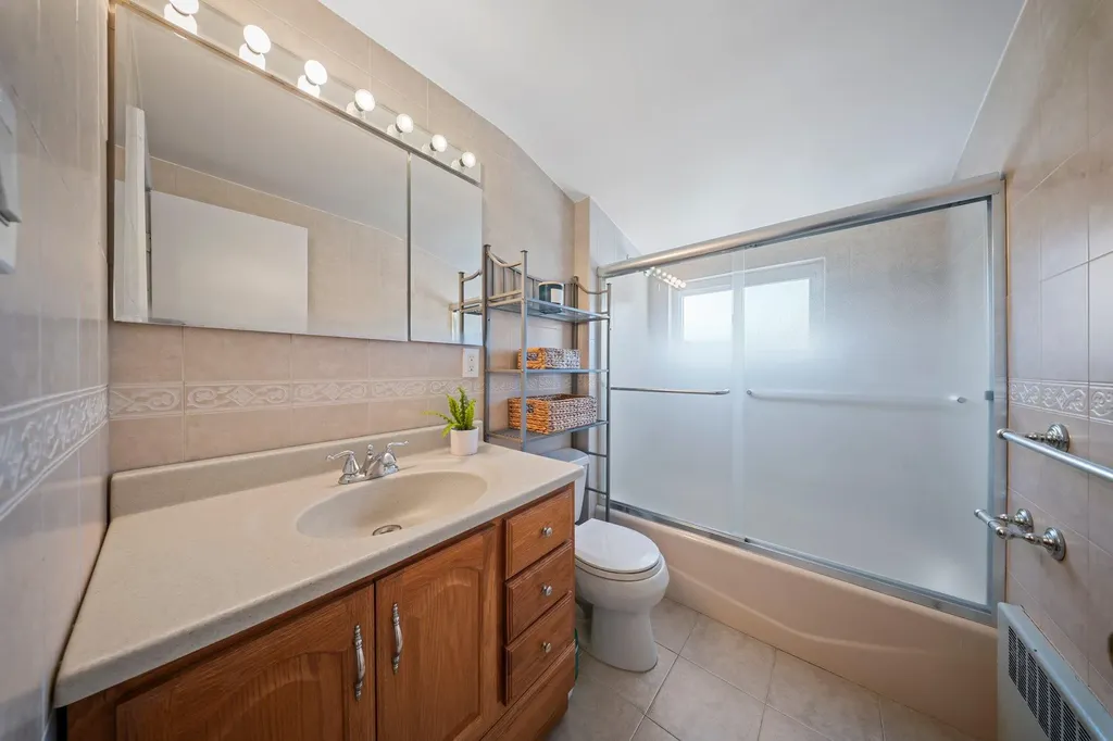 27 Crandall Drive Mineola NY 11501