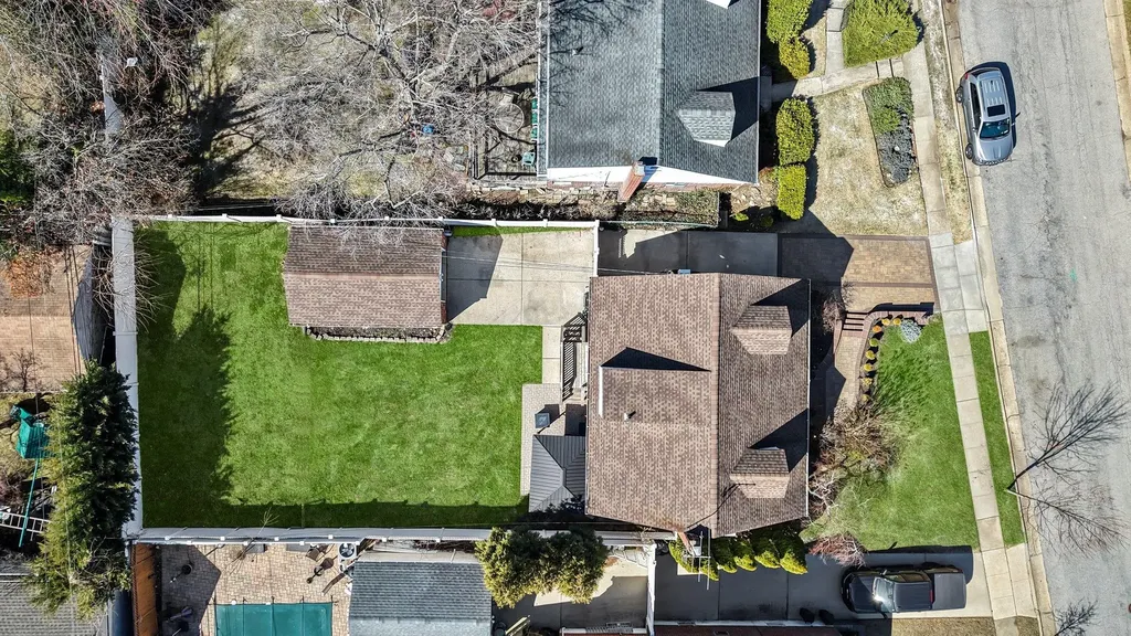 27 Crandall Drive Mineola NY 11501