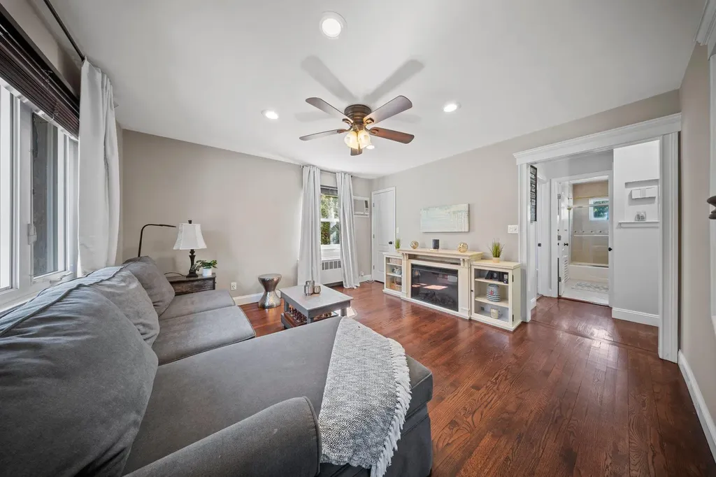 27 Crandall Drive Mineola NY 11501