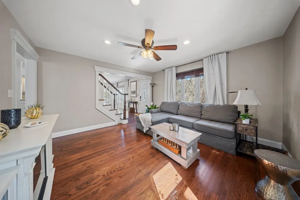 27 Crandall Drive Mineola NY 11501
