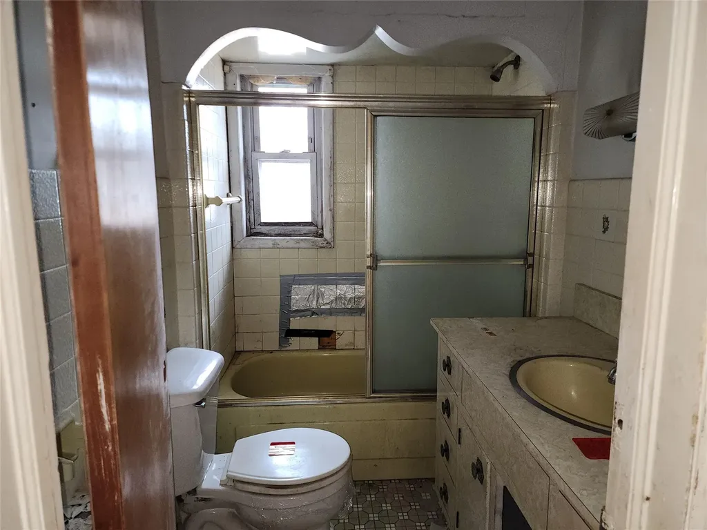 18 Merrick Road Shirley NY 11967