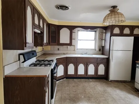 18 Merrick Road Shirley NY 11967