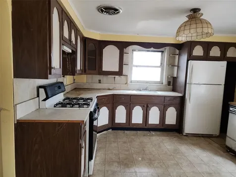18 Merrick Road Shirley NY 11967
