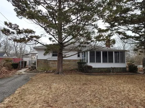 18 Merrick Road Shirley NY 11967