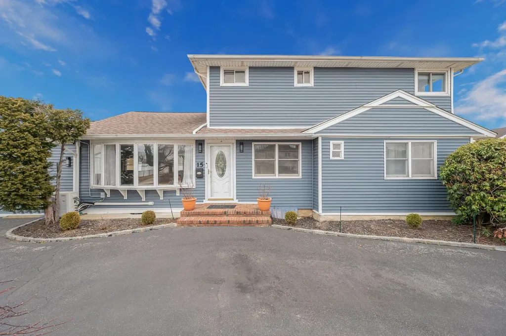 15 Elizabeth Drive Oyster Bay NY 11714