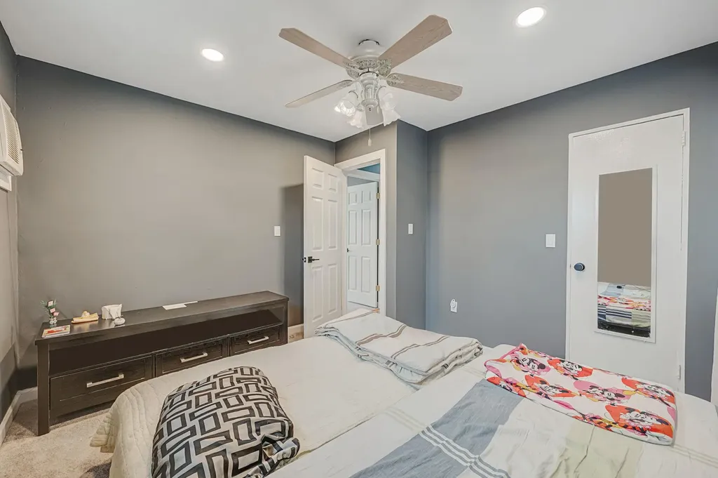 15 Elizabeth Drive Bethpage NY 11714