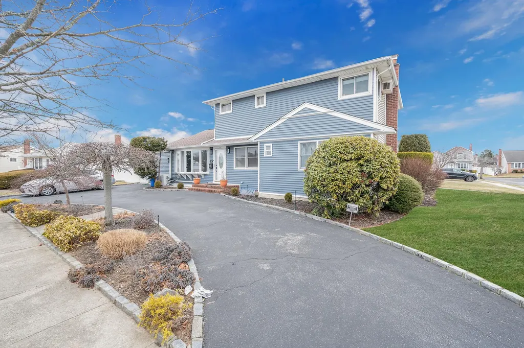 15 Elizabeth Drive Bethpage NY 11714