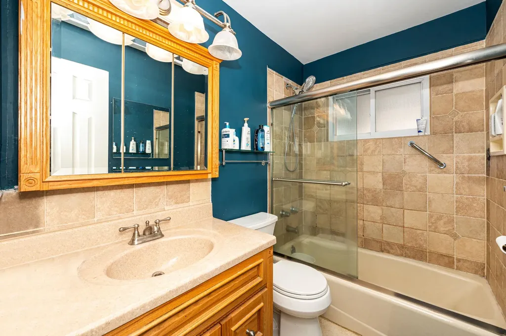 15 Elizabeth Drive Bethpage NY 11714
