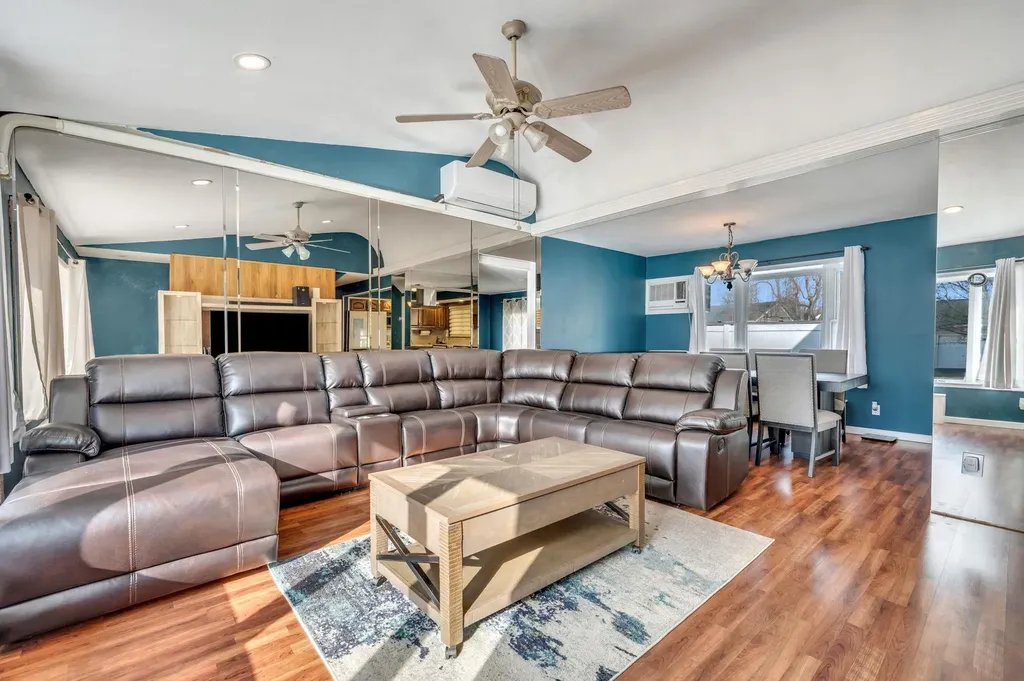 15 Elizabeth Drive Bethpage NY 11714
