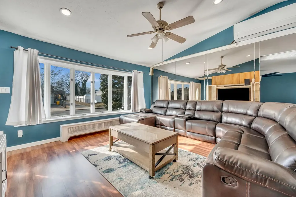 15 Elizabeth Drive Bethpage NY 11714