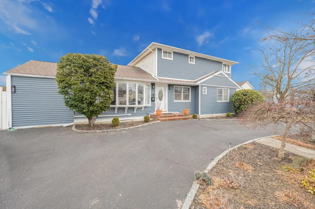 15 Elizabeth Drive Bethpage NY 11714