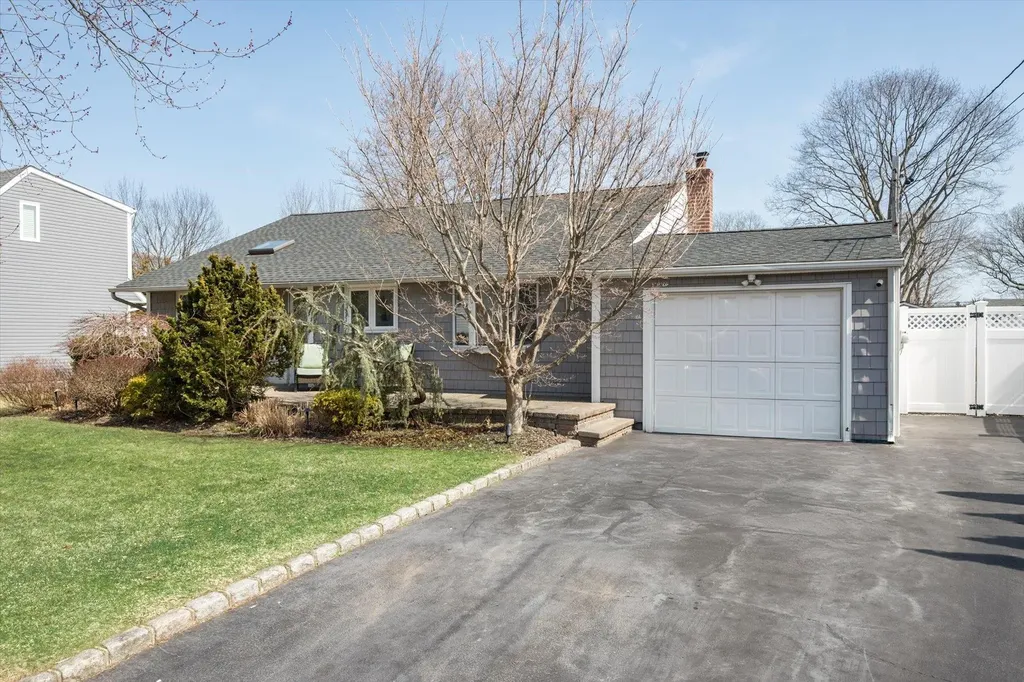 9 Ronald Lane Commack NY 11725