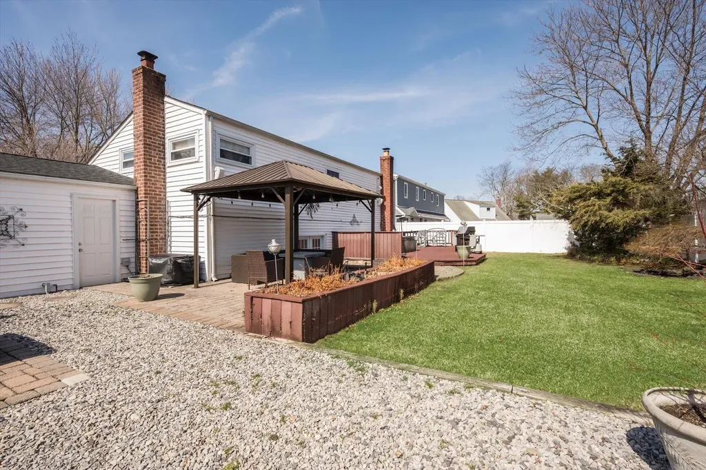 9 Ronald Lane Commack NY 11725