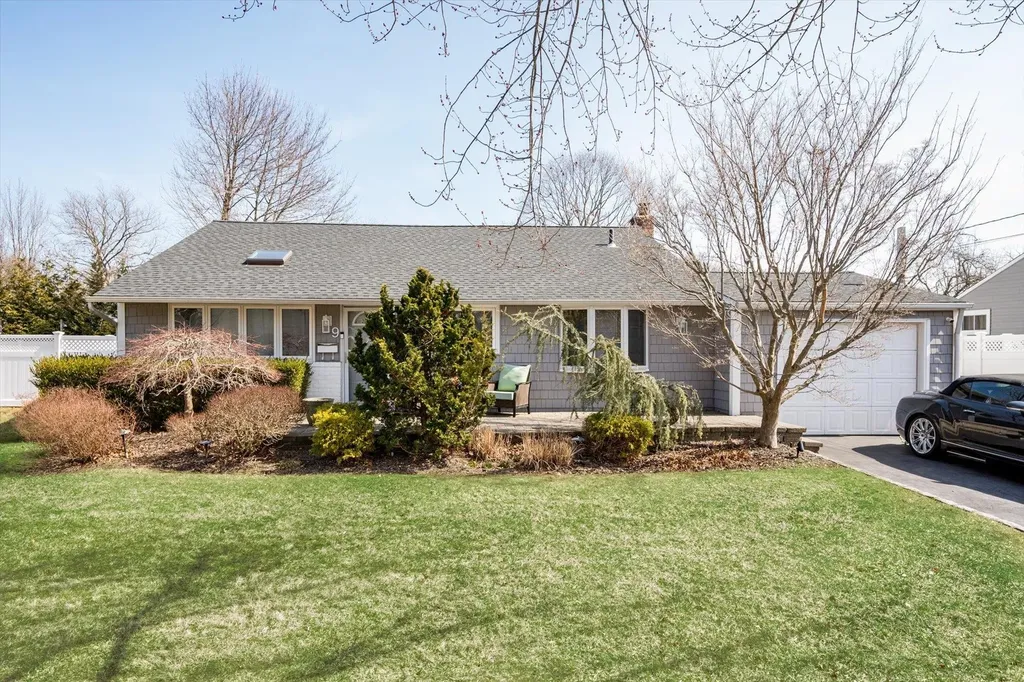 9 Ronald Lane Commack NY 11725