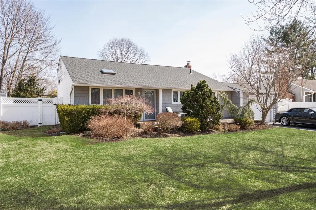 9 Ronald Lane Commack NY 11725