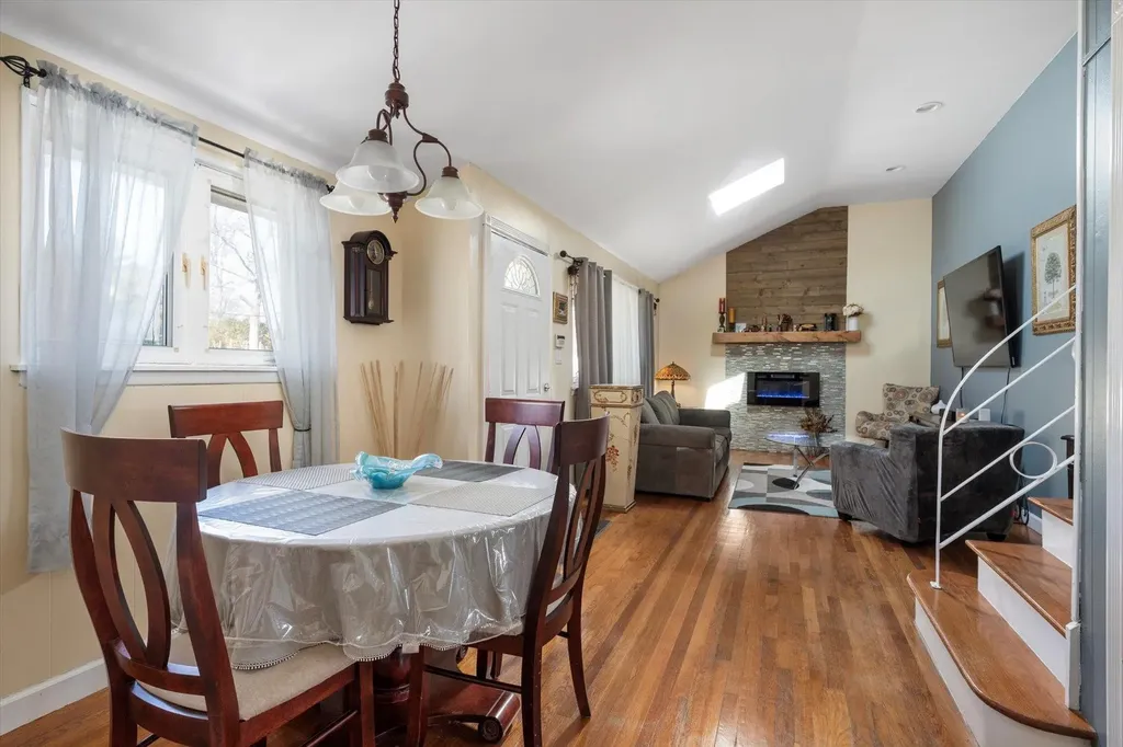 9 Ronald Lane Commack NY 11725