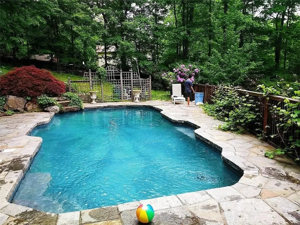 194 Westchester Avenue Pound Ridge NY 10576